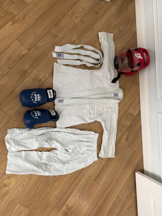 Шлем и перчатки для детей