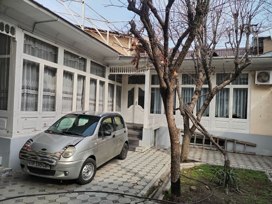 Komolon mahallada srochna uy sotiladi