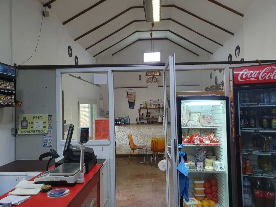 Bar + Magazin + Casă + Teren generos pentru evenimente