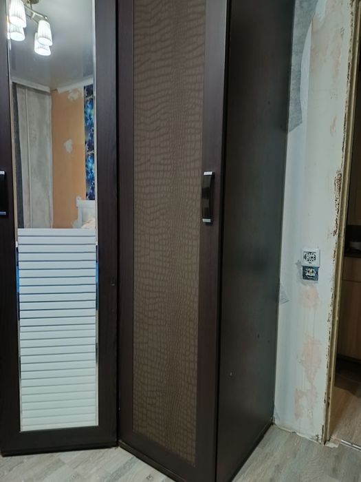 Продаётся шифоньер,Пришахтинск угловой, большой