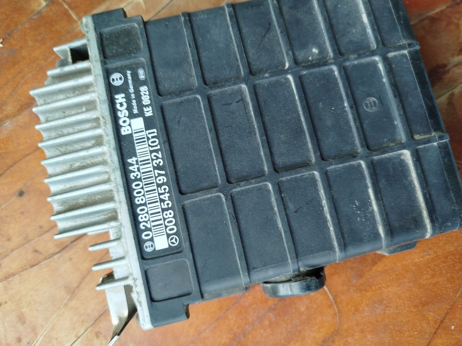 Продам ЭБУ Мерседес 190 и книга.