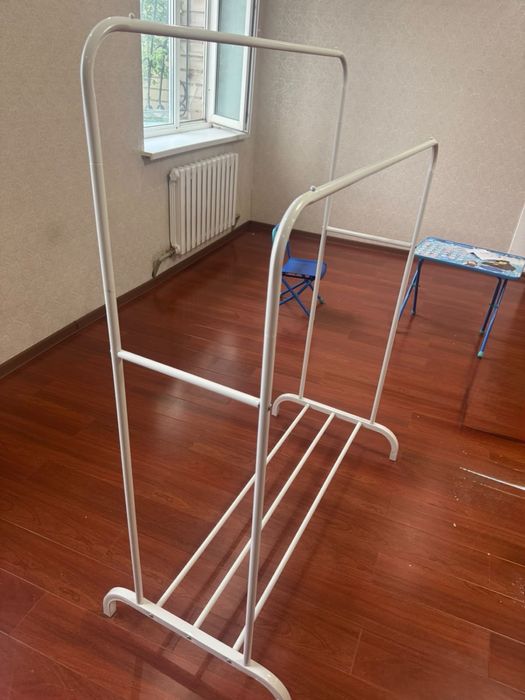 Продам напольную вешалку для одежды