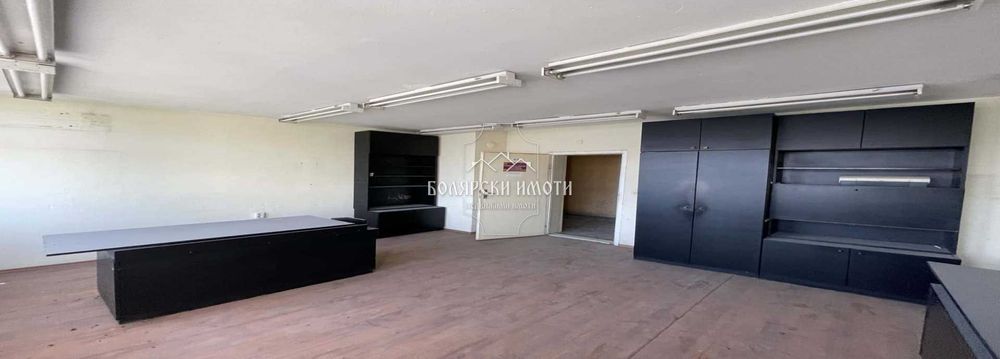 Етаж от административна сграда с 14 офиса