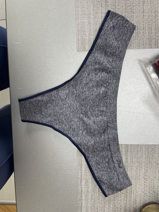 Chiloti Victoria’s Secret si Pink