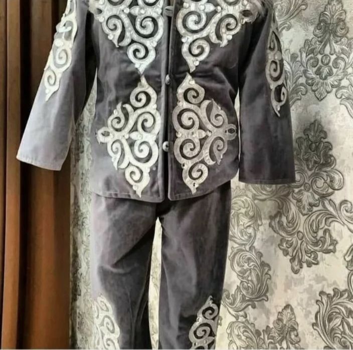 Казакша улттык киымдер жалга бериледы