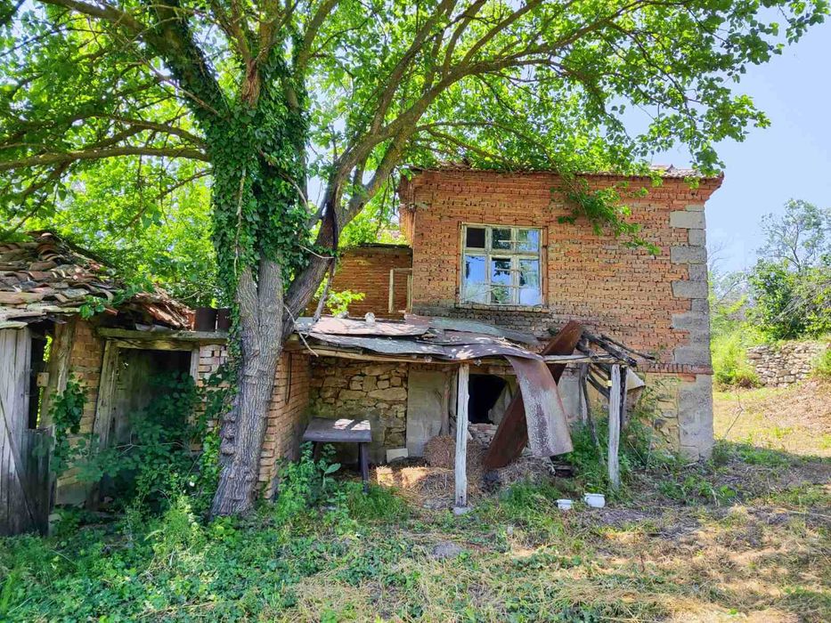 Продавам имот село Чайка