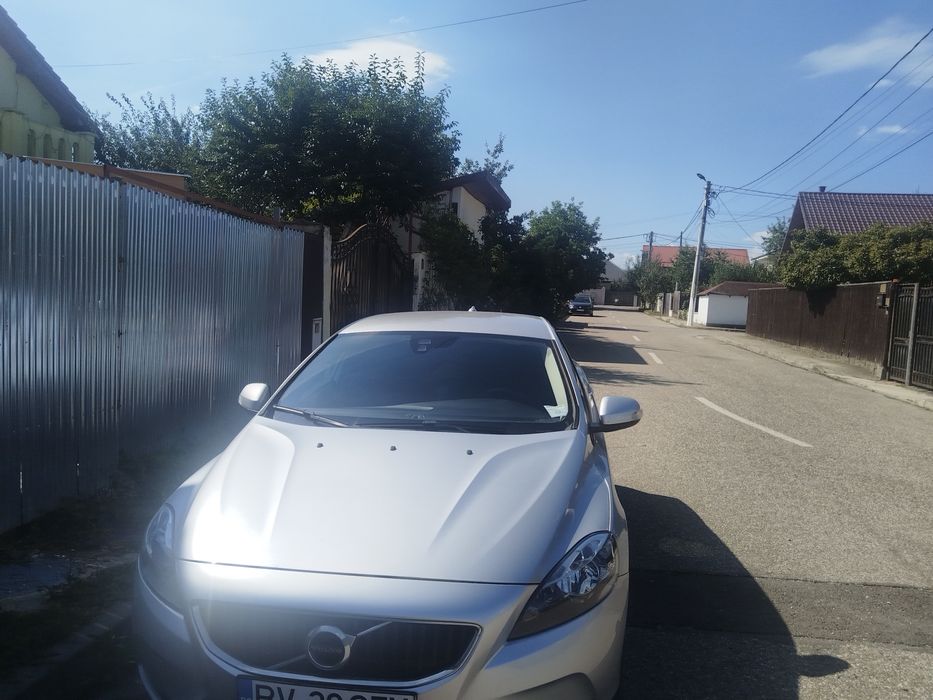 Vând volvo v40 an 2017
