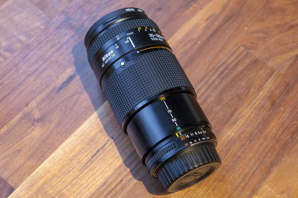 Nikon AF Nikkor 35-135mm f/3.5-4.5 – Zoom cu Funcție Macro