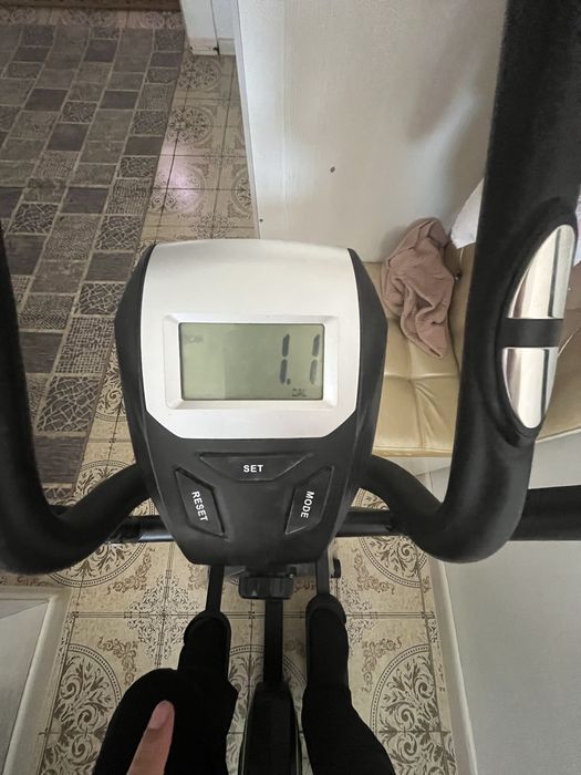 Тренажёр эллипс в идеальном состоянии.