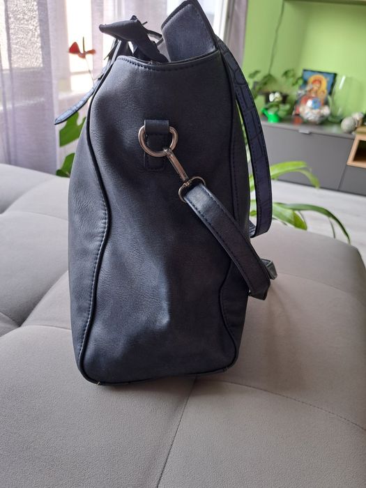 Дамска чанта тъмно синьо