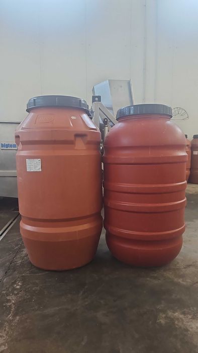 Пластмасови бидони с капак - голям обем