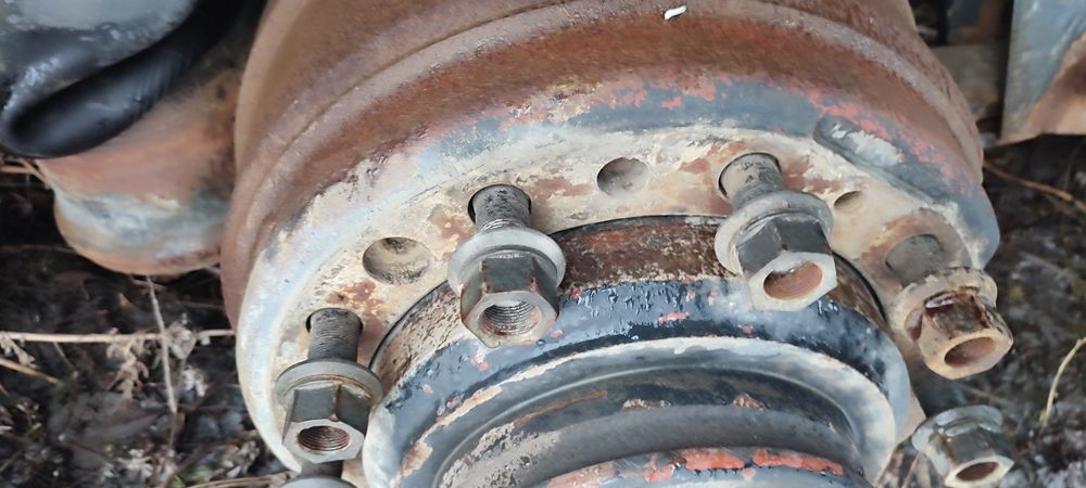 Ось МАЗ три штуки