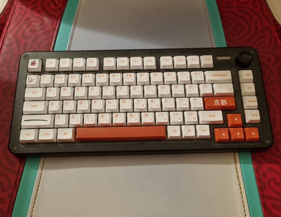 Tastatura mecanica IQUNIX ZX75 Dark Side (Keycaps qwertykey gratis)