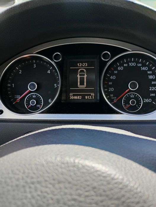 Vând Volkswagen Passat