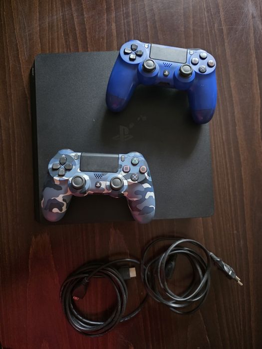 Продава се PS4 PRO 1 TB