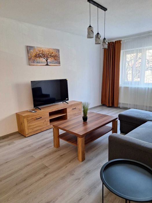 Apartament doua camere decomandate, complet renovat, de inchiriat