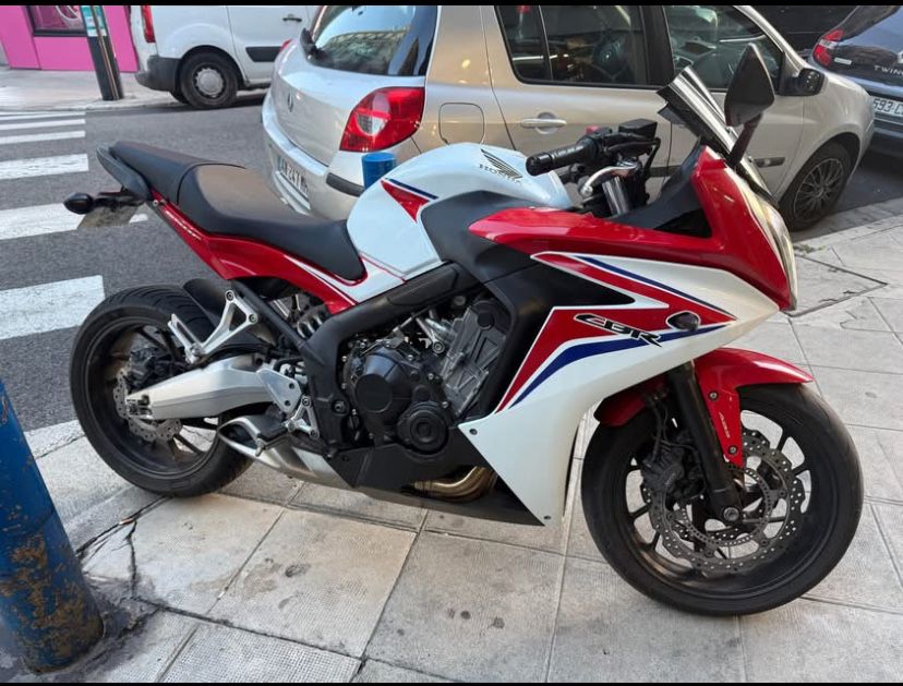 Honda Cbr650f, 2014, ABS, tinuta in garaj.