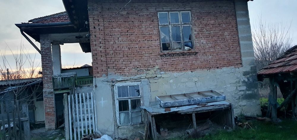 Къща в с Комарево общ Проводия