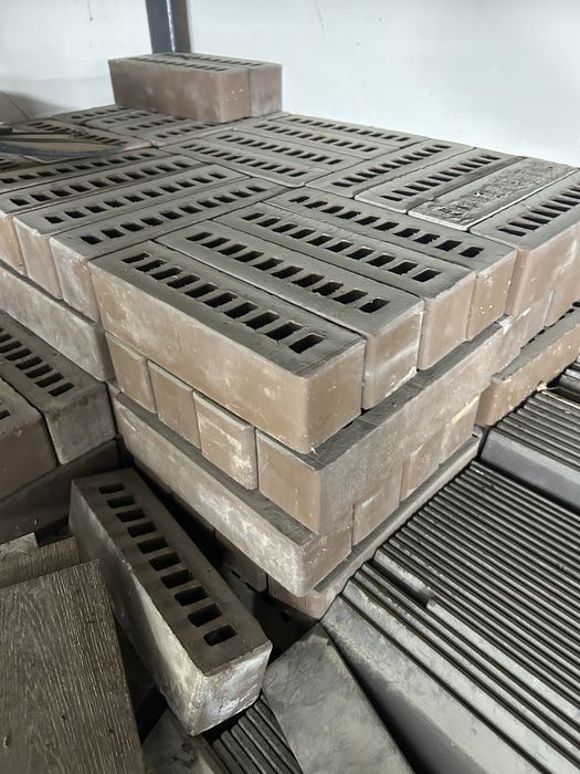 Продаются керамические кирпичи
