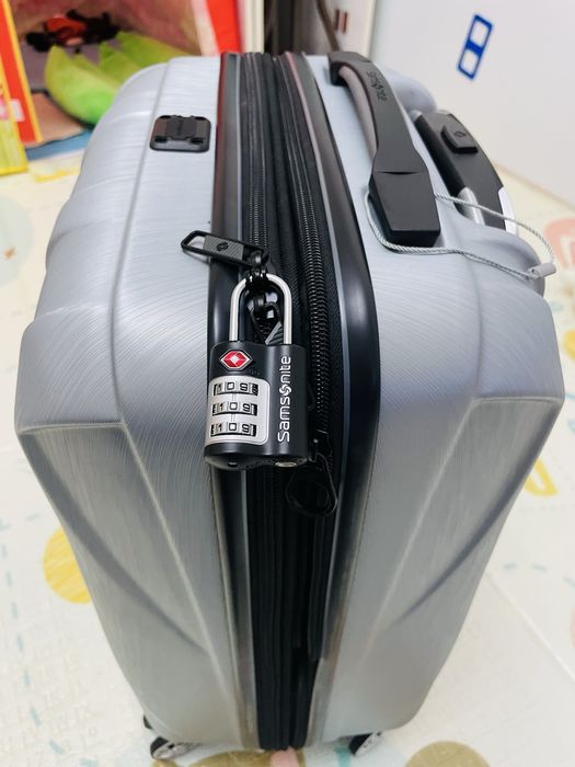 Продам чемодан samsonite