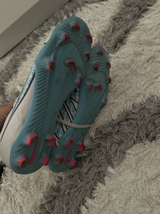 Ghete de fotbal cu crampoane Nike Mercurial marimea 38,5