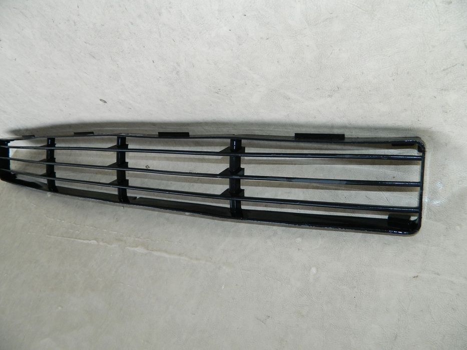 Grila intre proiectoare, Ford Focus, 98-01, 98AB-A0180A58-AEW