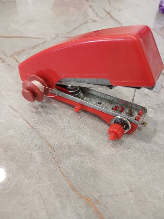 Продам швейную машину