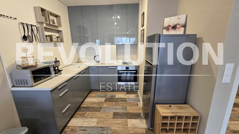 Дава се под наем Двустаен апартамент в Варна, Бриз - 77 кв.м за 1000 € - Снимка #3