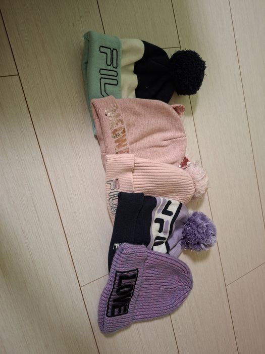 Продам  шапочки. Детские на девочку.