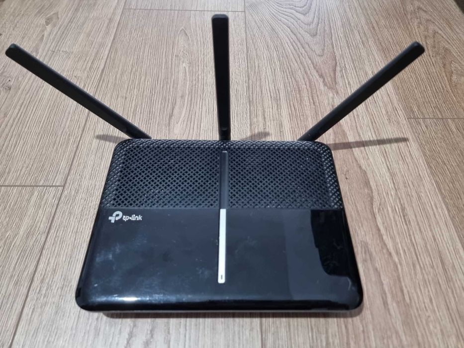 Router TPLink Archer C2300 si Range extender/AP TPLink AC2600 RE650