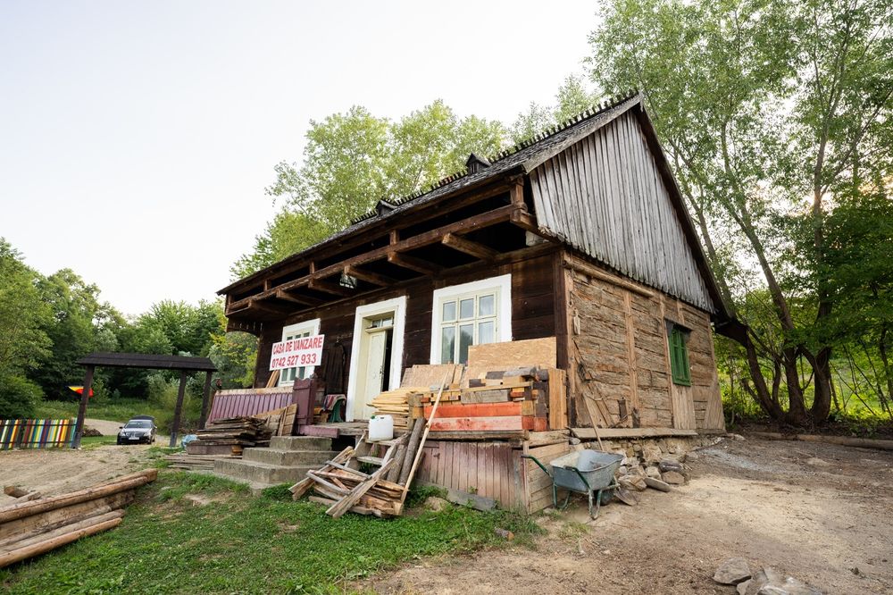 Căsuțe de vanzare sau separat casă batranească,ciubăr și saună!