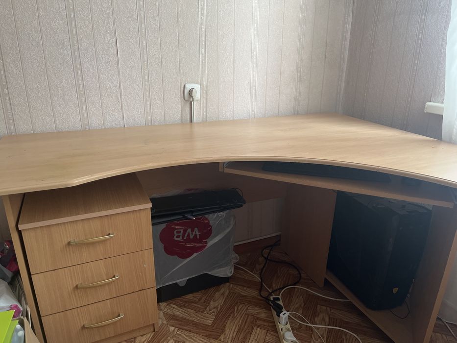 Стол письменный