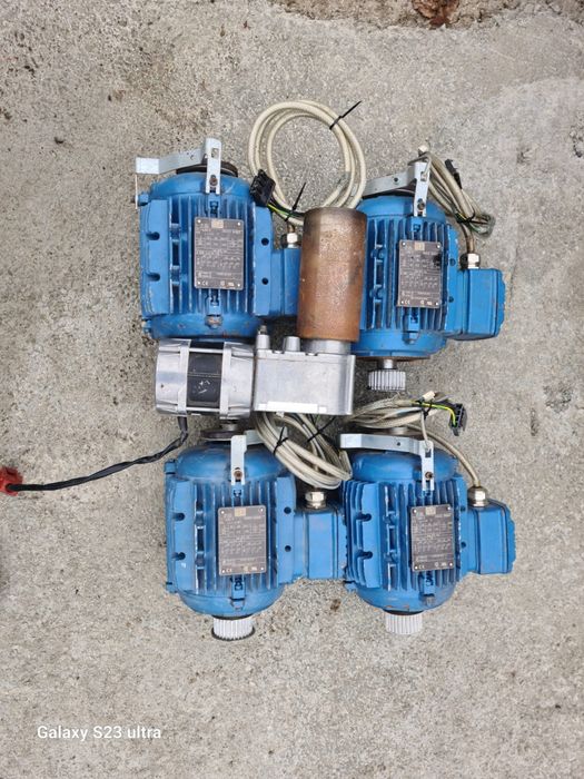 Motoare 220          .