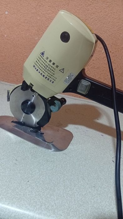 Bichuv qaychi sotiladi