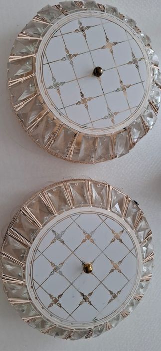 Продам недорого люстры