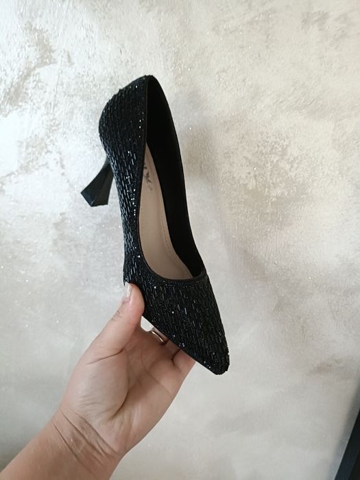 Pantofi noi superbi Nr 37