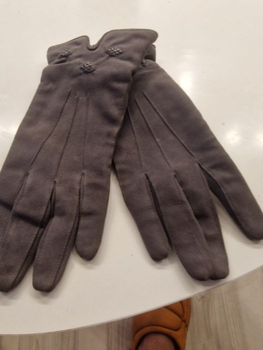 manusi femei diferite culori