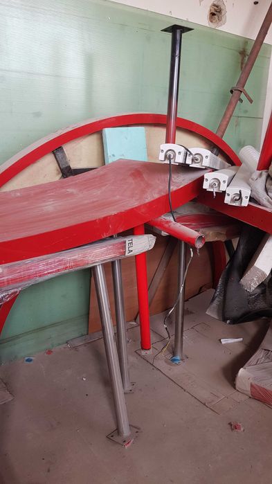 Червени маси и барплотове от стъклопласт различни размери