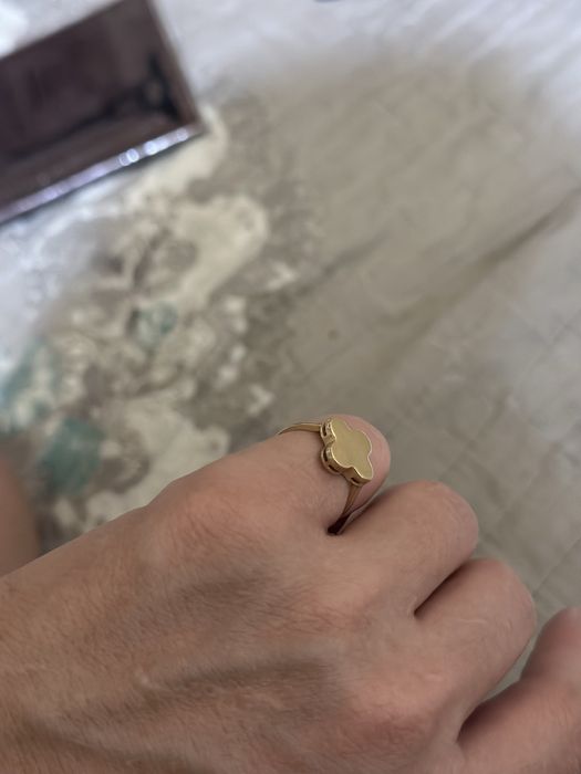 Тилла узук сотилади 585 проба