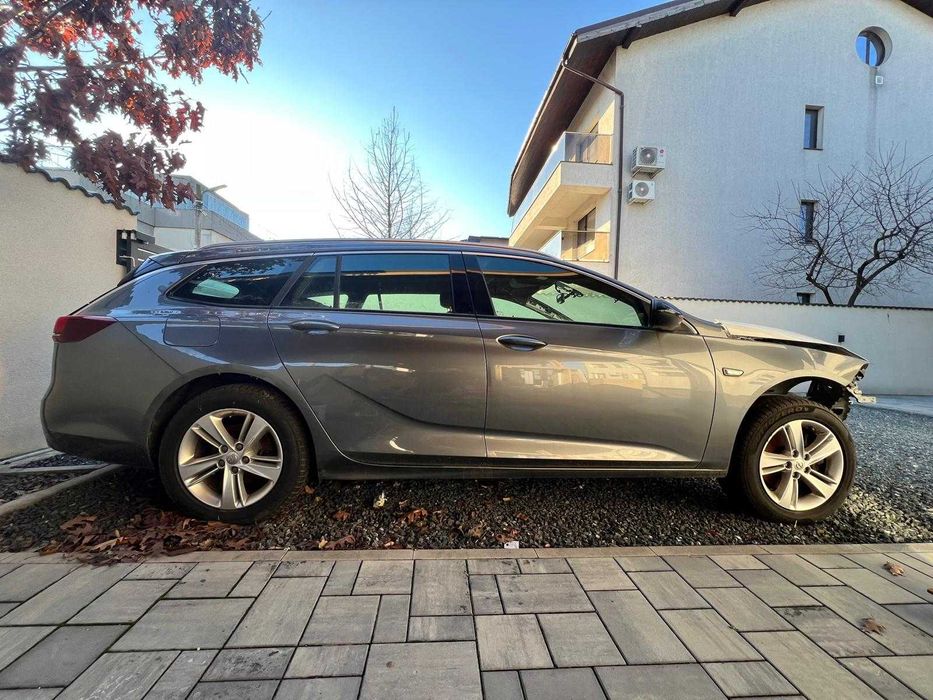opel insignia avariat