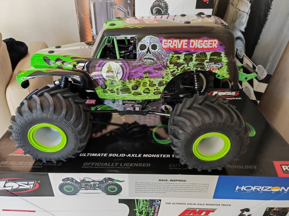Automodel RC Losi 1/8 LMT Grave Digger 4x4 Brushless