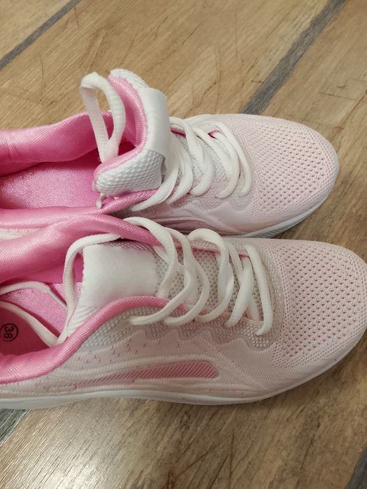 Дамски маратонки    Новиови