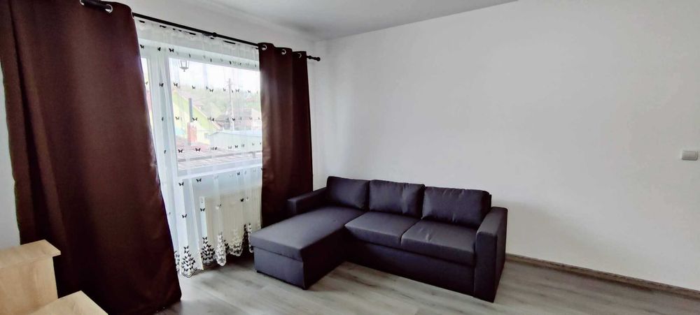 Închiriem apartament cu 2 camere, suprafață 65 mp, in centrul comunei Crișeni ( bloc nou  lângă primărie), la doar 2 km de Zalău!