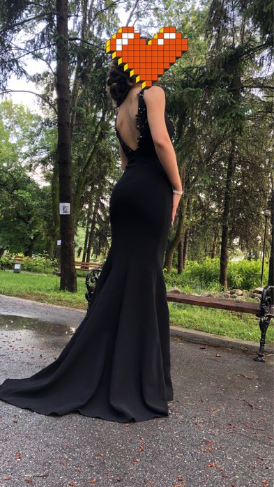 Официална черна рокля