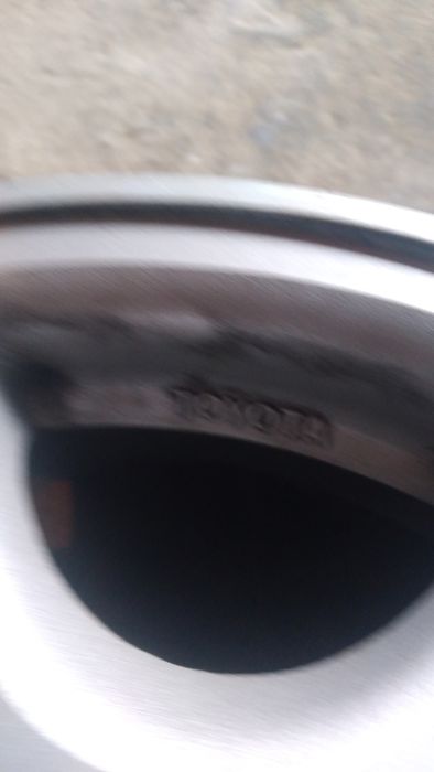 Продам титанки на камри.