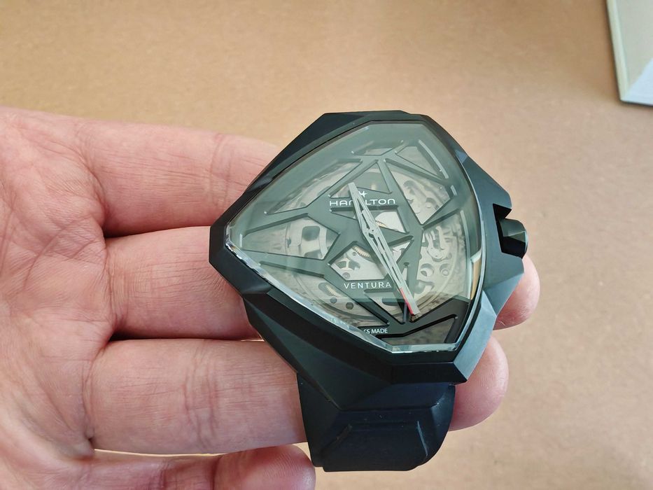Часовник Hamilton Ventura Edge