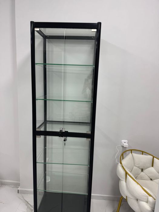 Витрины стеклянные