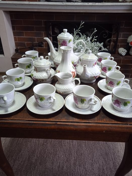 Продам чайный сервиз на 12 персон.