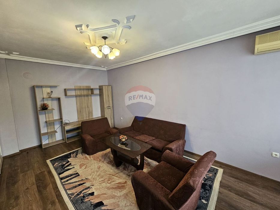 Четиристаен апартамент под наем, Окръжна болница