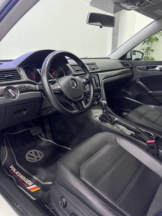 Volkswagen Passat 2.0  R-Line